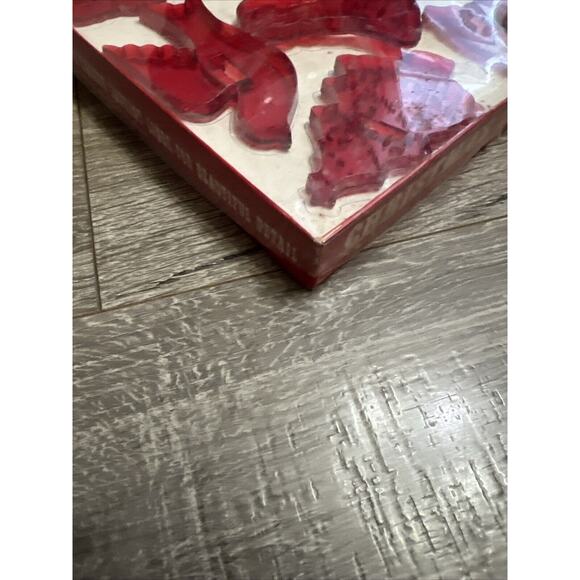 NIB Vintage Red Plastic Christmas Cookie Cutters Set of 12 Includes Manger Scene - Picture 10 of 13
